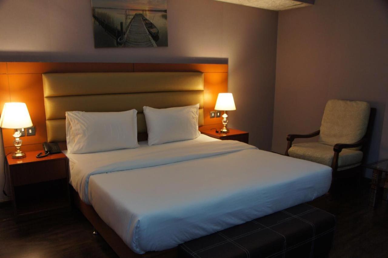 Three 888 Hotel Dubai Luaran gambar