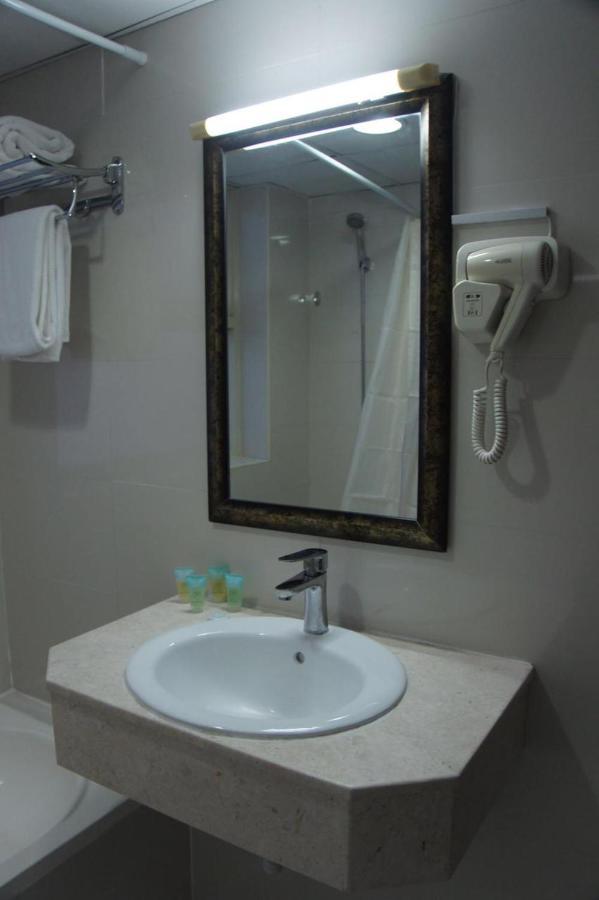Three 888 Hotel Dubai Luaran gambar