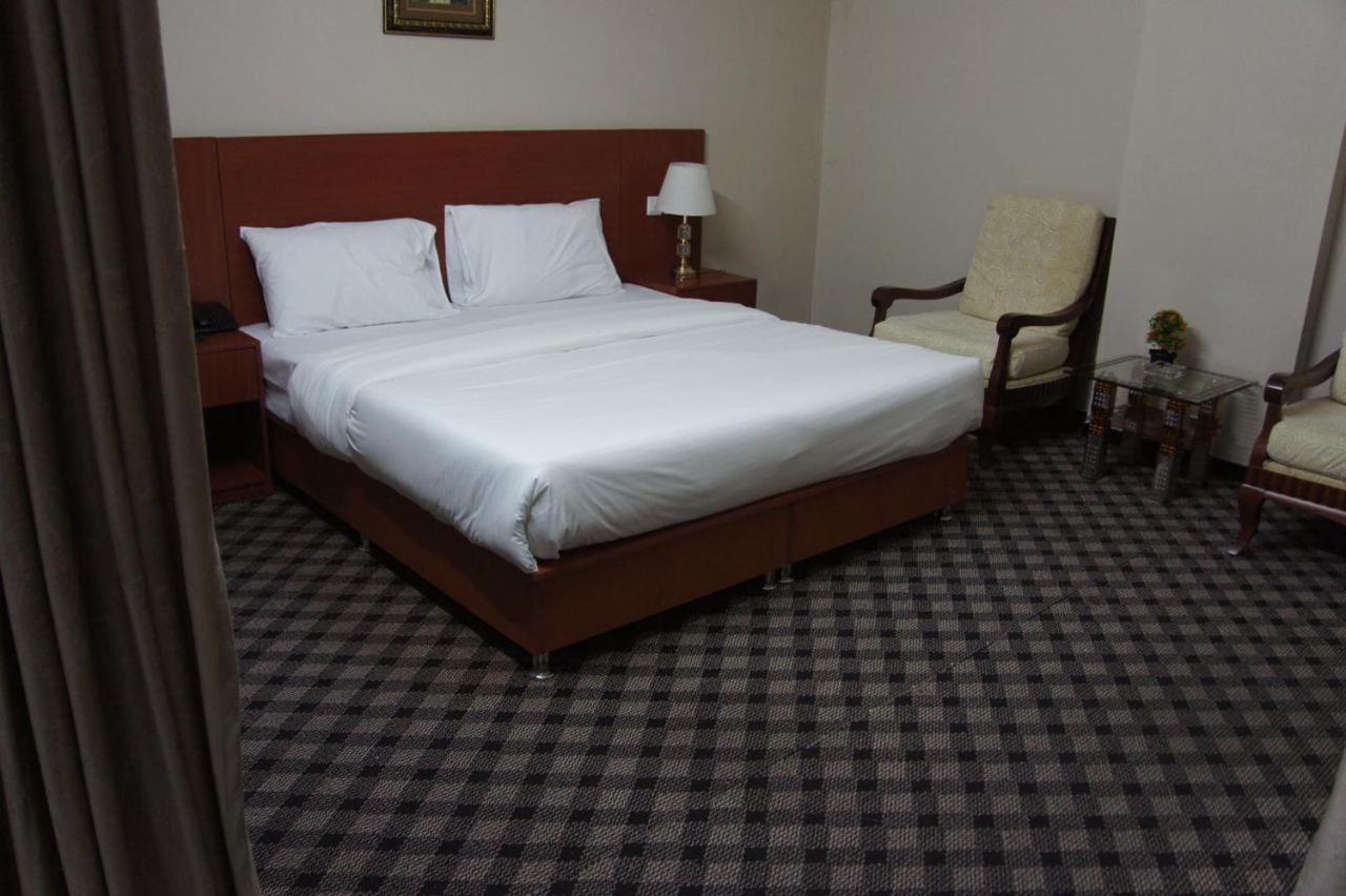 Three 888 Hotel Dubai Luaran gambar